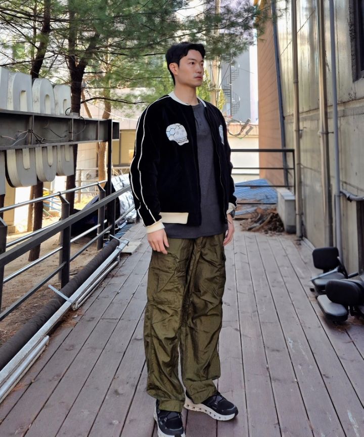 MUSINSA公式 | OUTSTANDING SKULL VELVET SOUVENIR JACKET_BLACK