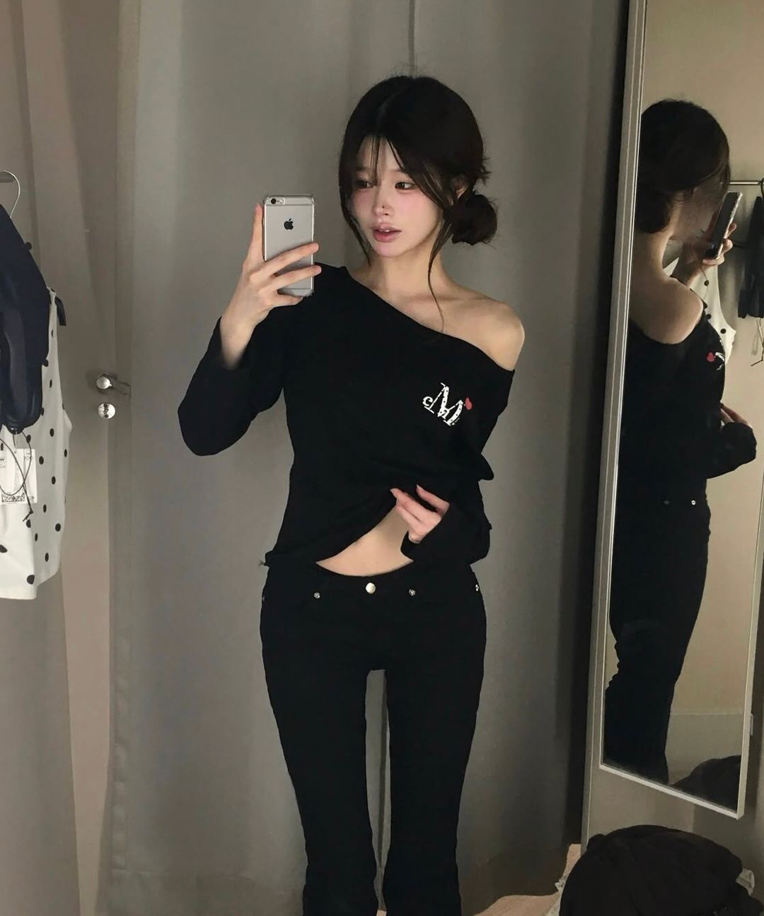 Mucent ムセント ミニハートロゴワンショルダー長袖Tシャツ MUSINSA公式 | MUCENT ラブリッツミニハートロゴワンショルダー長袖T