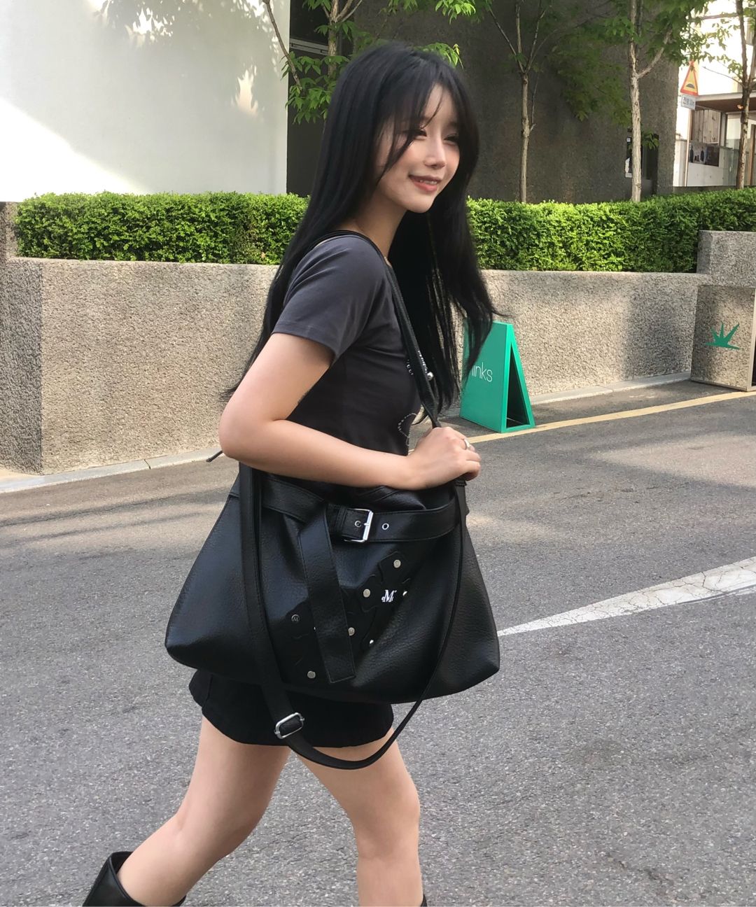 MUSINSA公式 | MUCENT ラズクロスレザーベルトショルダーバッグ 男女共用