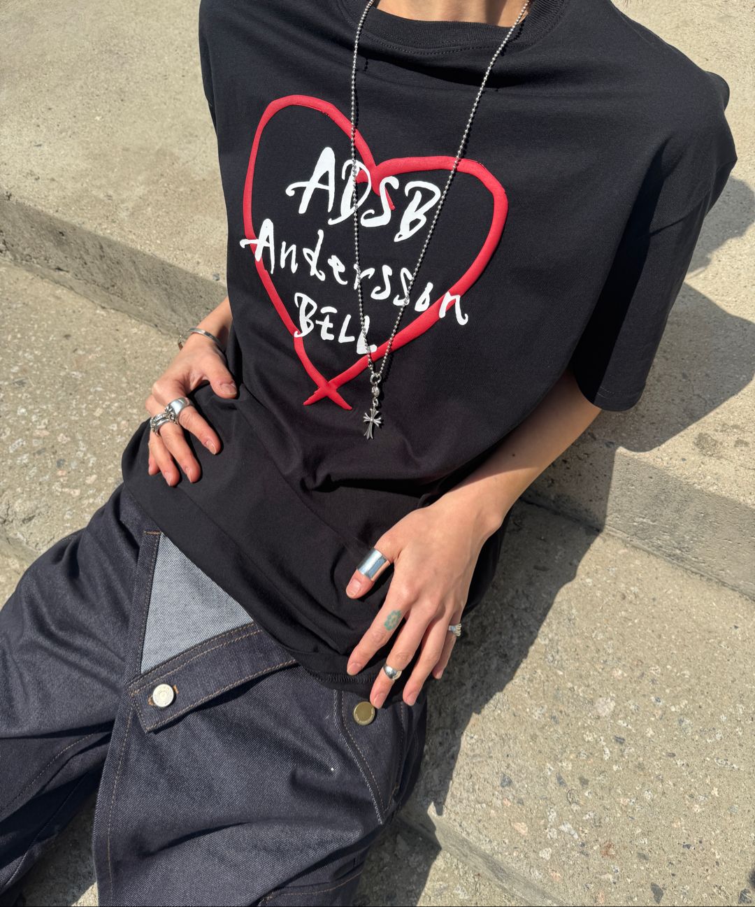 MUSINSA | ANDERSSON BELL Unisex Heart Kelly Logo T-Shirt atb1290u