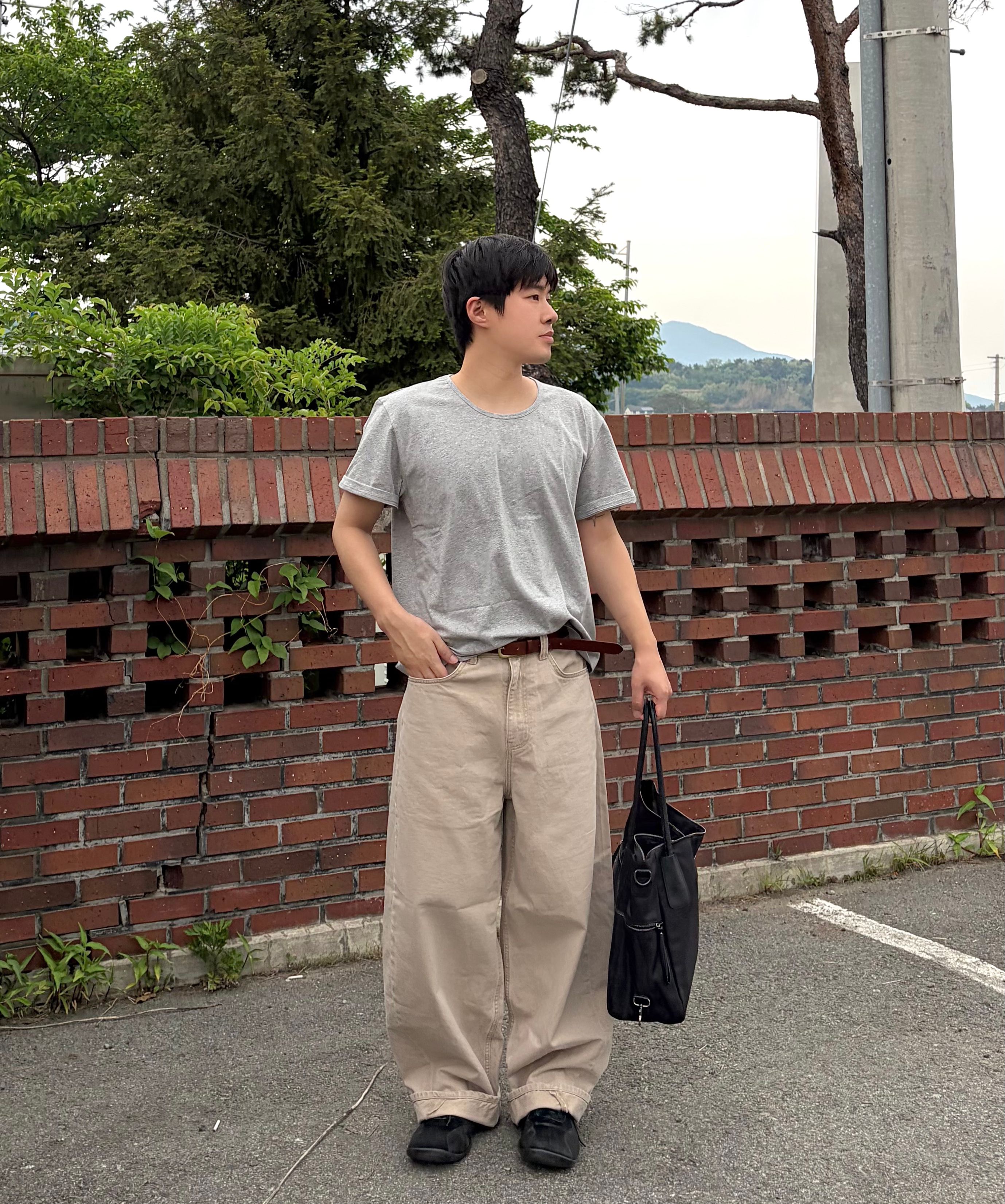 MUSINSA | MUCENT 4-Way Signature Logo Unisex Tote Bag