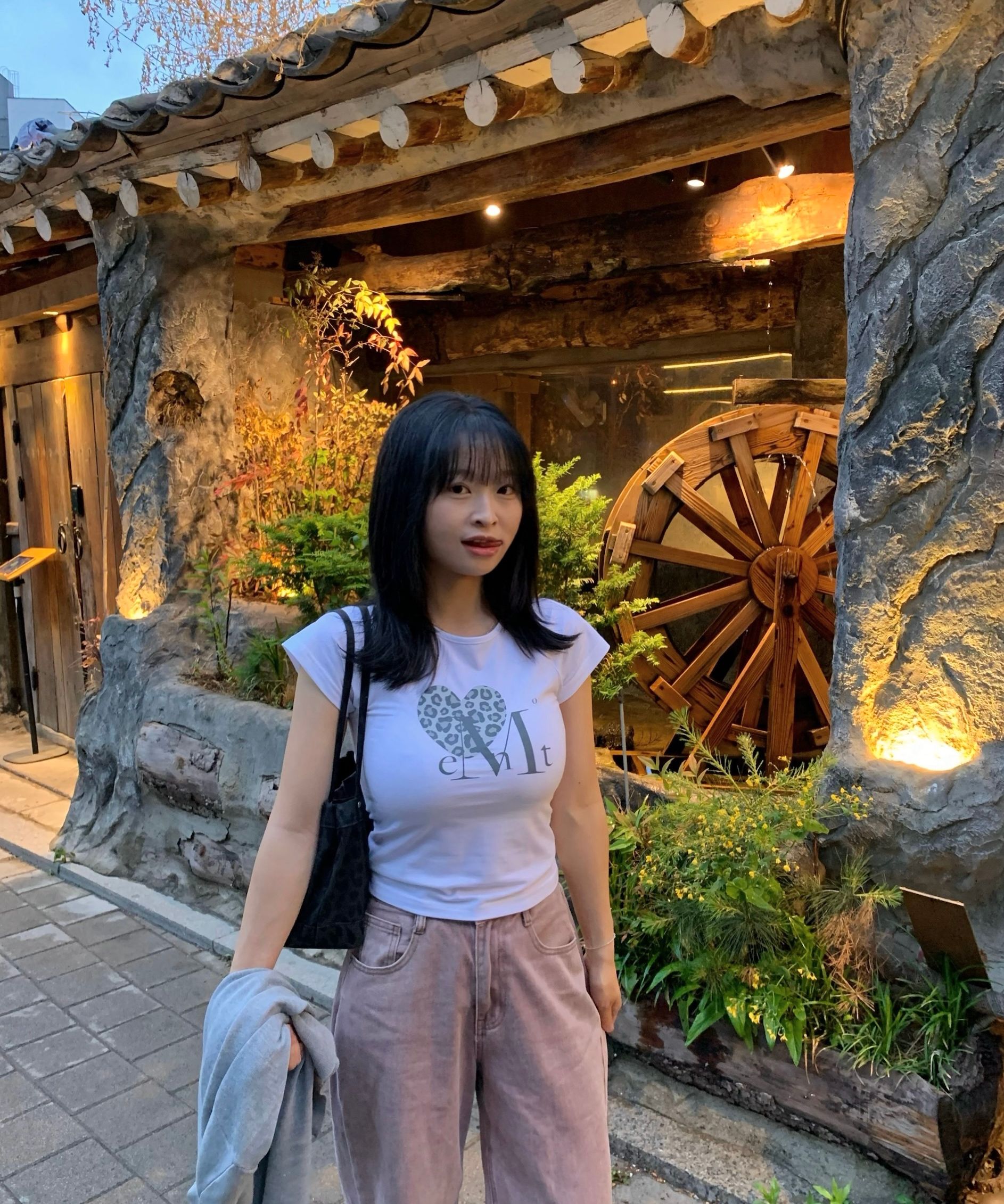 mucent ムセント シエラヒョピハートUネックローリング長袖Tシャツ MUSINSA公式 | MUCENT シエラホピハート半袖Tシャツ男女共用（3カラー）