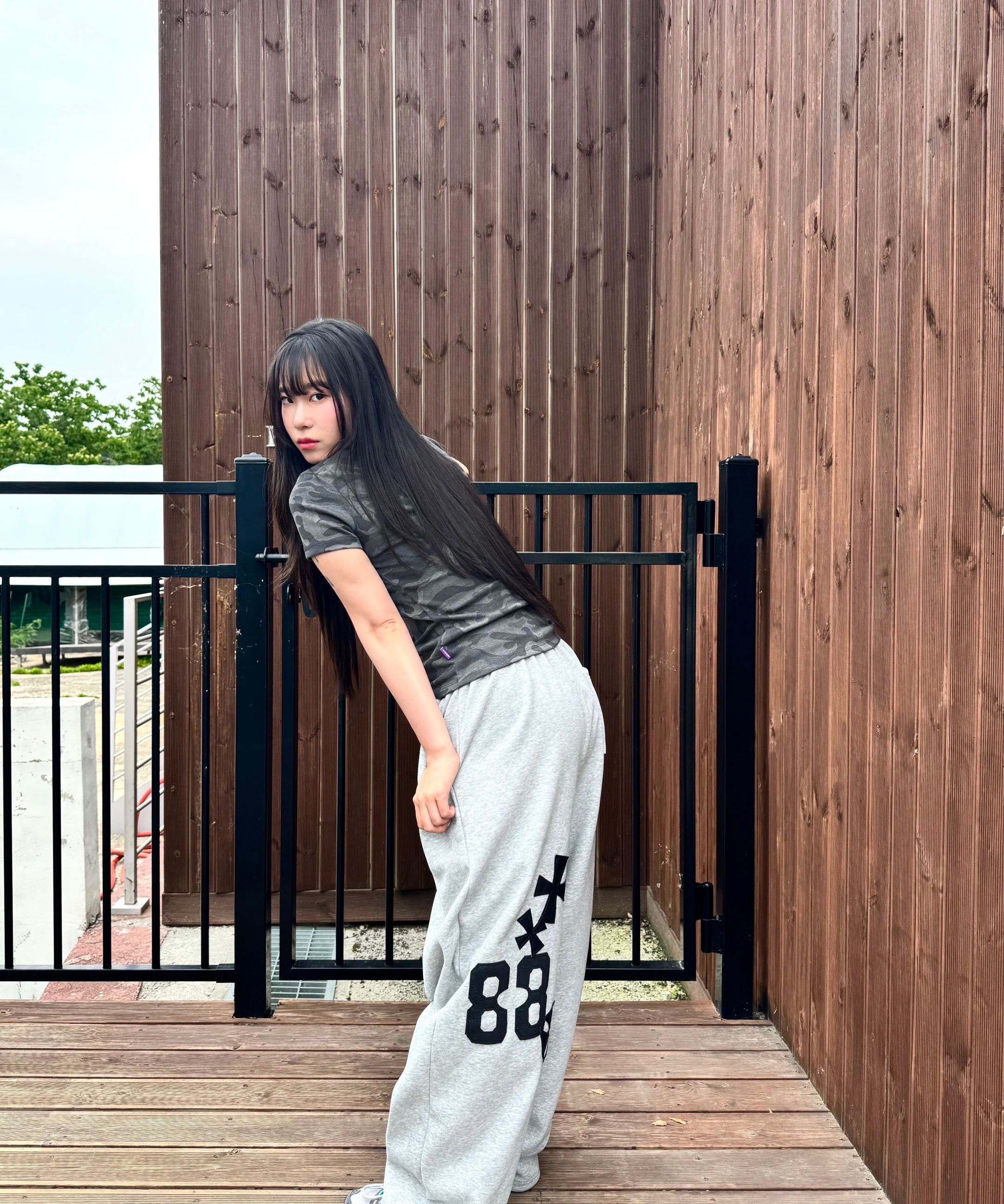MUSINSA | SCALLYWAG Summer 88 Cross Bag Patch Sweat Pants [Gray]