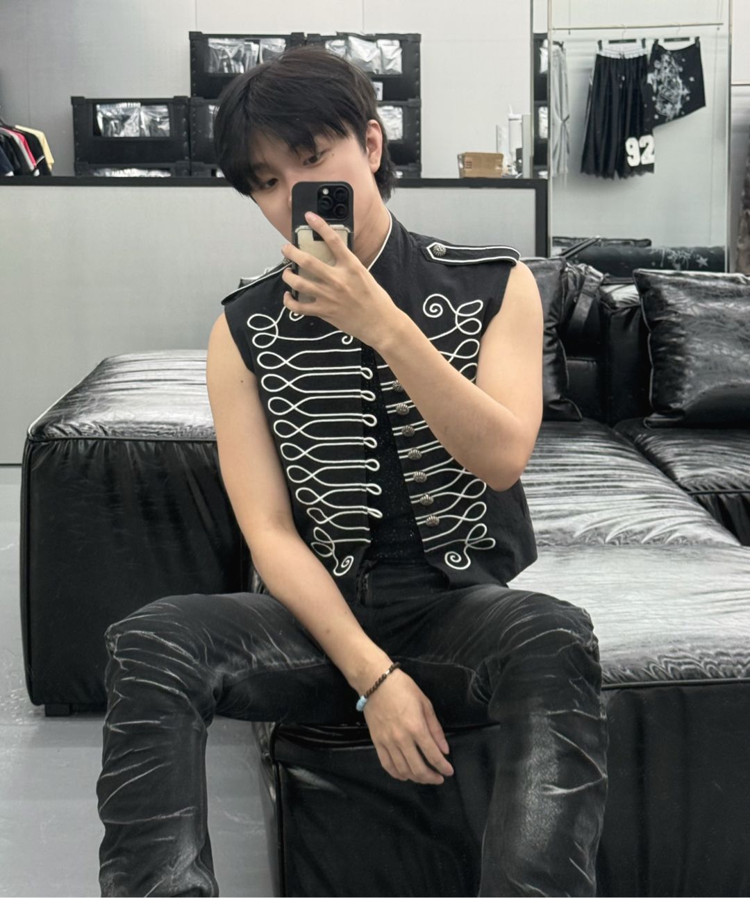 MUSINSA公式 | LECYTO Shadow Washed Curved Denim Pants_[Black]