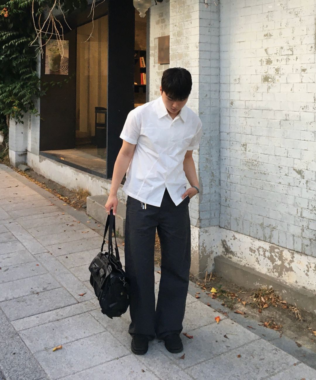 MUSINSA公式 | MISEKISEOUL MEN Multi pocket leather shoulder bag BLACK