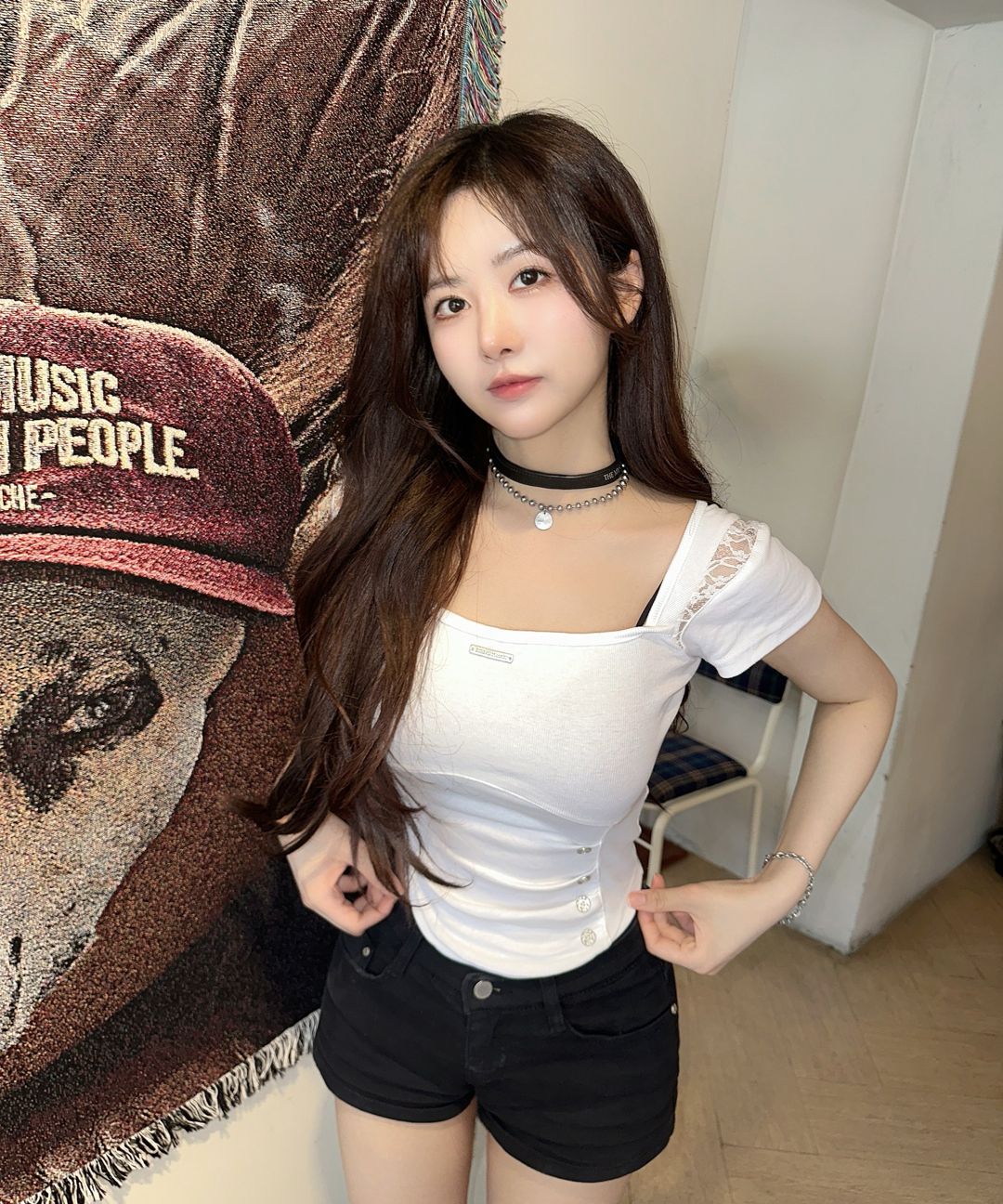 MUSINSA | ETRE AU SOMMET Bust Line Pintuck Detail Top (White)