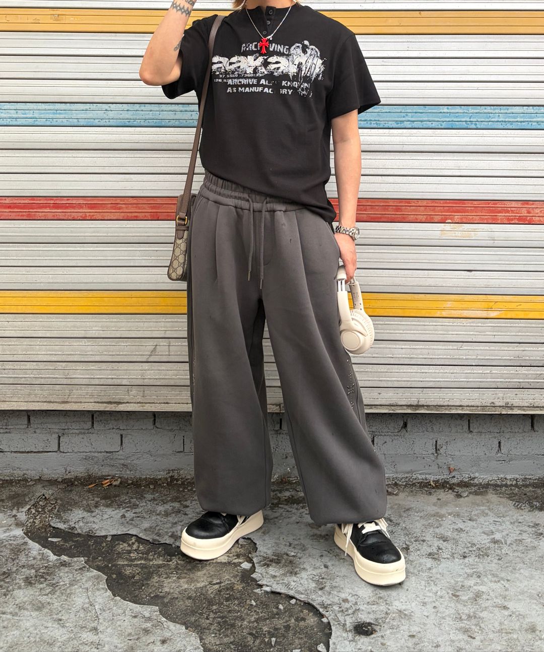 MUSINSA | AAKAM Line Studded Sweatpants (Dark Gray)