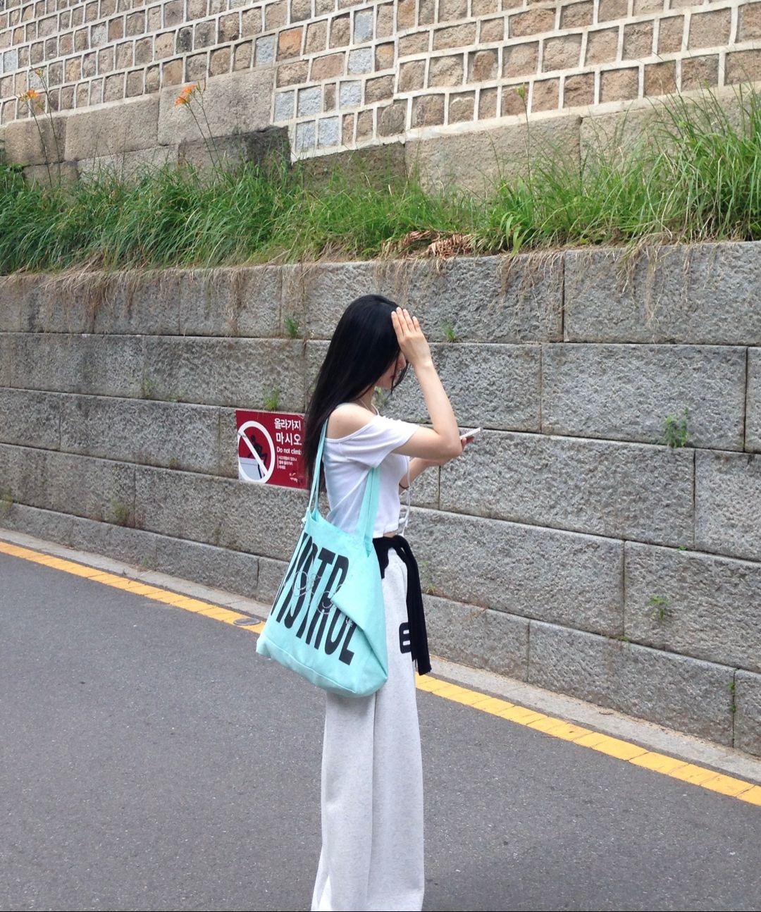 MUSINSA | LUVISTRUE SY LETTERING TOTE BAG(PINK) LUVISTRUE tote bag light blue