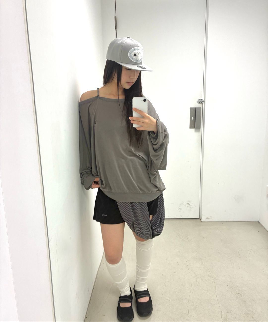 MUSINSA | OJOS One-Shoulder Oversized Sweatshirt / Black
