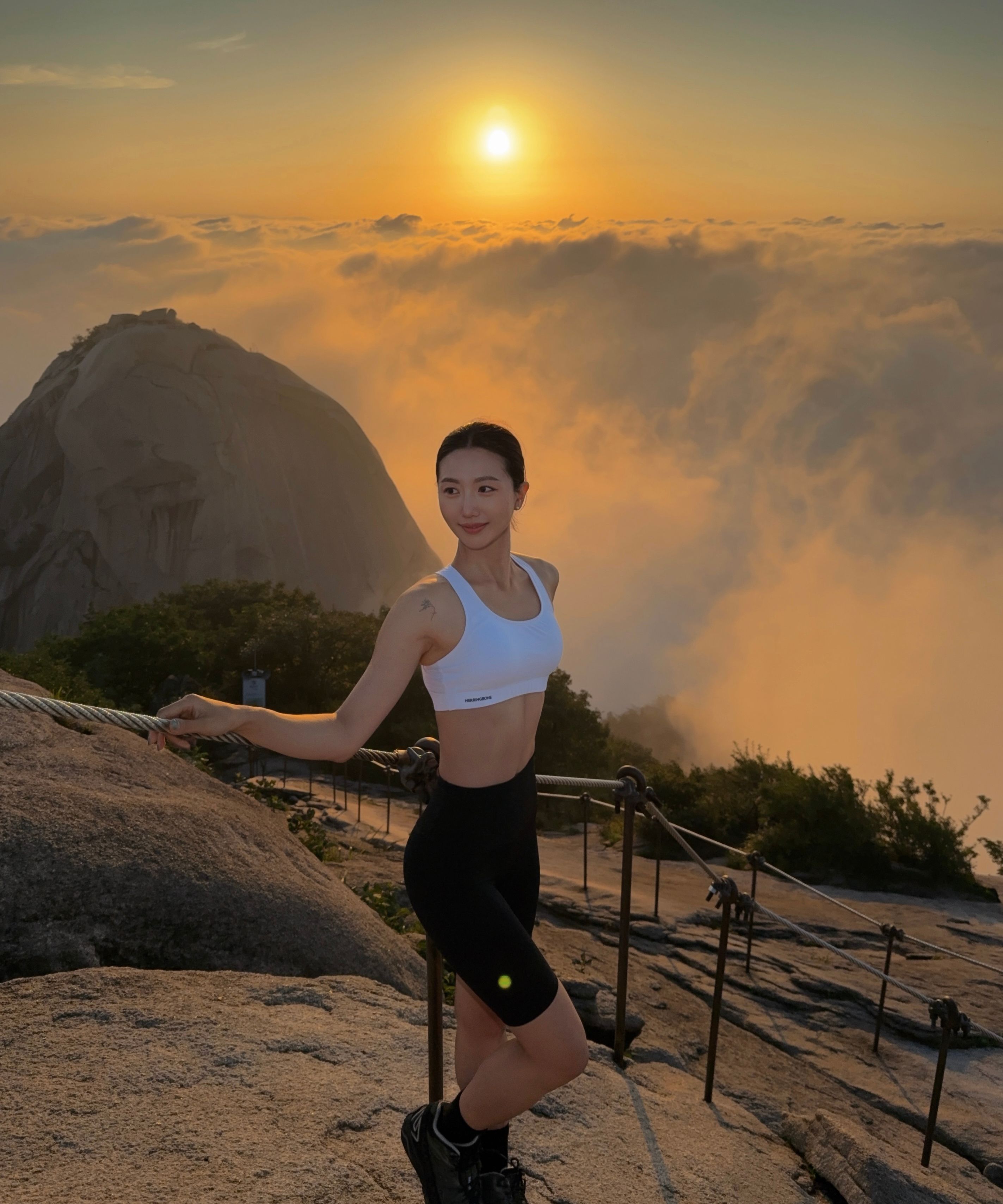 MUSINSA公式 | HERRINGBONE 女性ラッシュガードインナーブラトップ水着