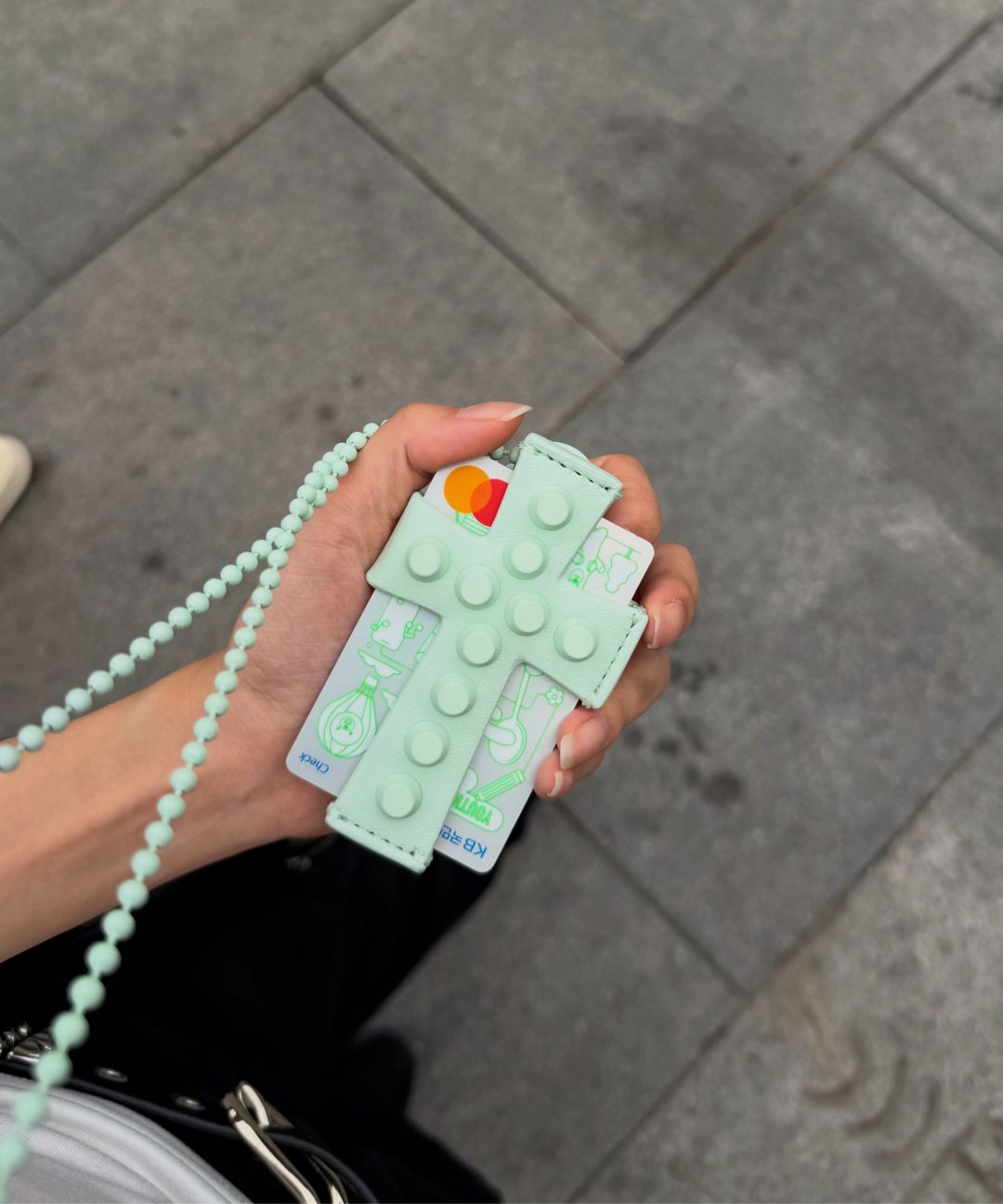 스컬프터(SCULPTOR) Cross Stud Strap Wallet Mint - 사이즈 & 후기
