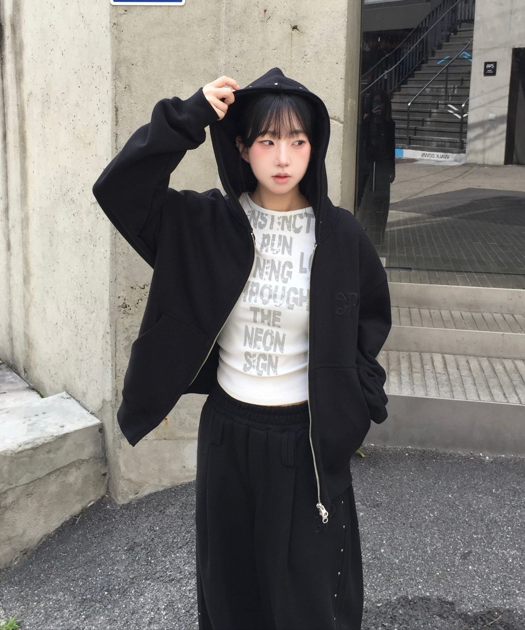 MUSINSA公式 | KHAKIPOINT Steel Stud Sweat Pants (gray)