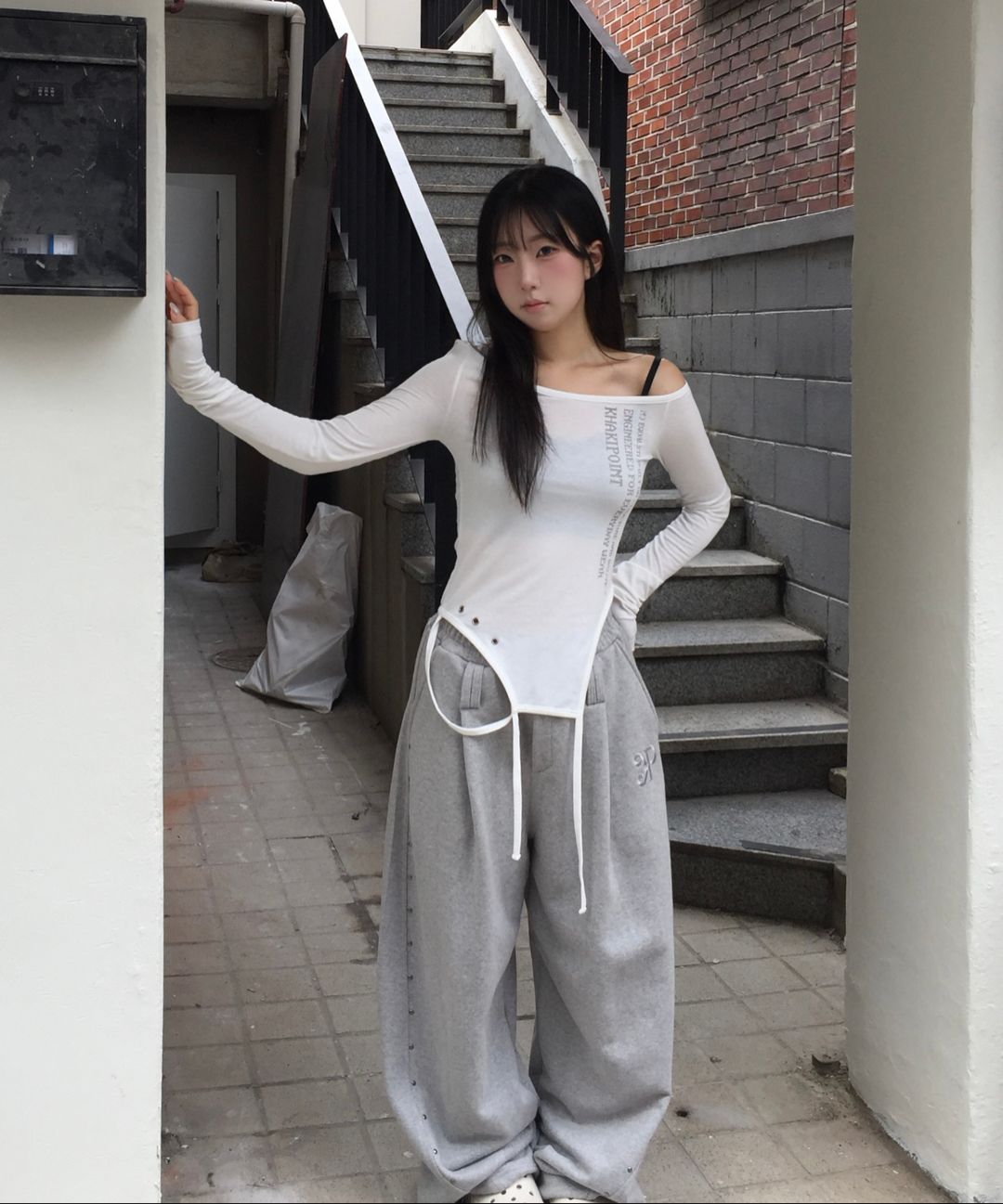 MUSINSA公式 | KHAKIPOINT Steel Stud Sweat Pants (gray)