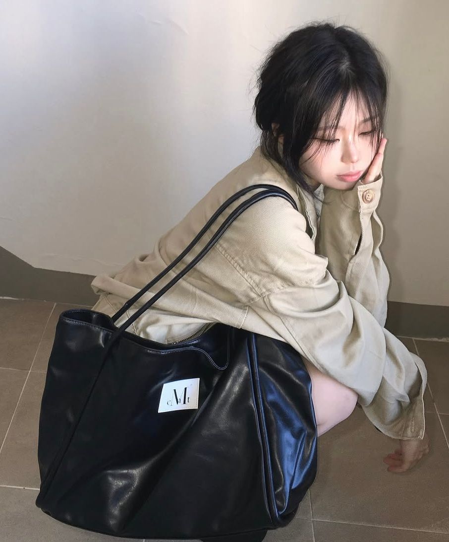 MUSINSA公式 | MUCENT グリックレザーショルダーバッグ 男女共用 (2カラー)